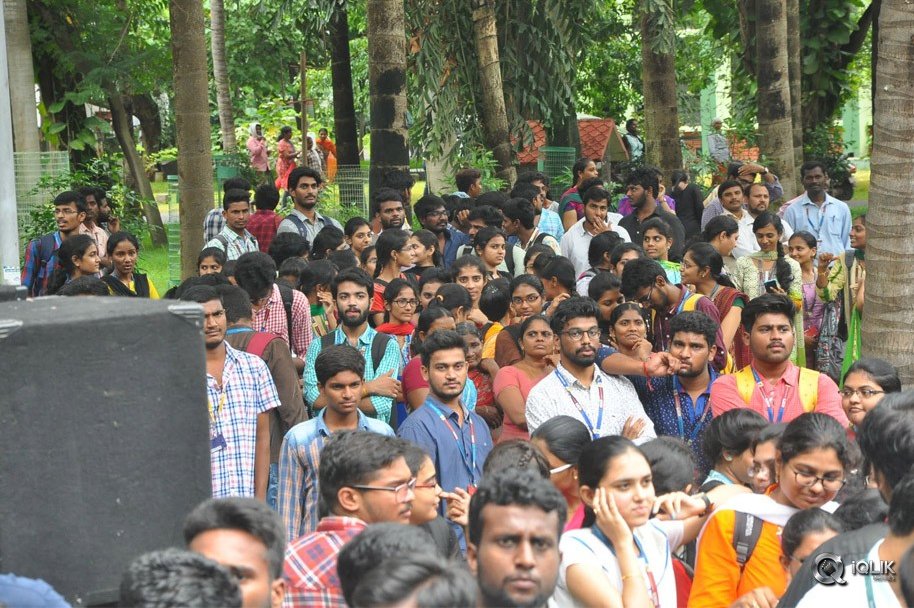 Nene-Raju-Nene-Mantri-Movie-Team-at-K-L-University